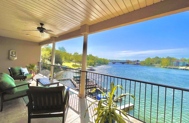 Condo de luxe au lac Hamilton avec vue à 180 ° au bord du lac - chenal principal, emplacement central