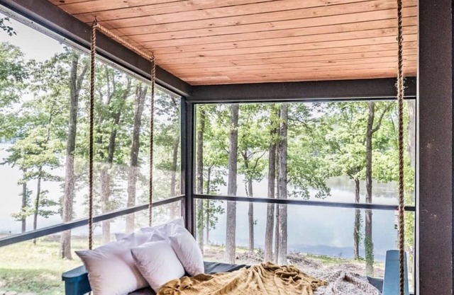 Modern Lakefront Home on Lake Guntersville