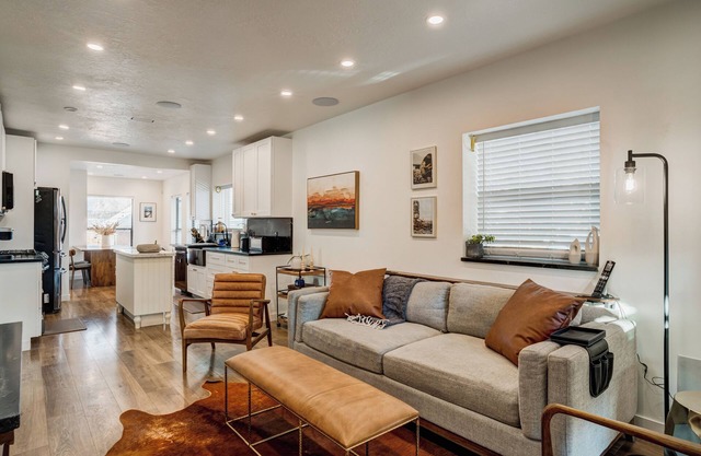 Modern Liberty Park 4BR Home with fast WIFI nice Hot tub and Tesla EV Charger