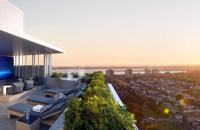 Modern Light-Filled 1 Bed in South Melbourne
