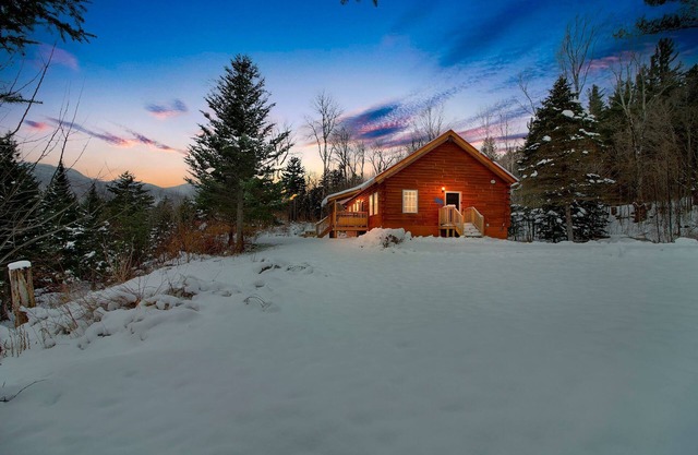 Modern Log Cabin Retreat - Ski, Swim, Work & Relax in the Heart of Vermont