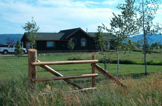 Maison moderne en bois rond avec vue sur les Tetons!