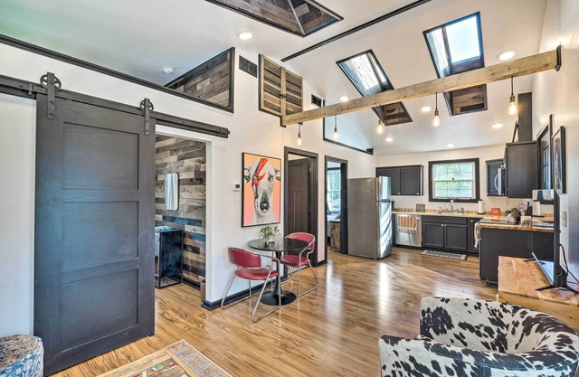 Modern Louisville Apartment w/ Furnished Deck