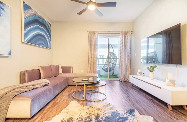 Modern Luxe 1bd/1bath Dream Apartment by Six Flag Magic Mountain/ Santa Clarita