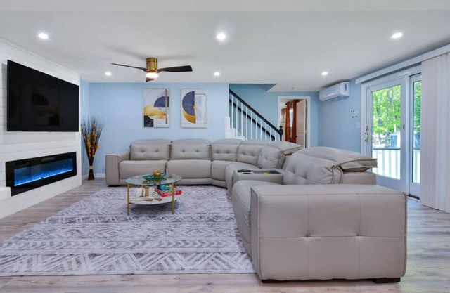 Luxury newly renovated unit