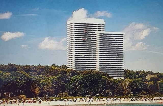 Modern luxury apartment, 5 minutes' walk from the beach