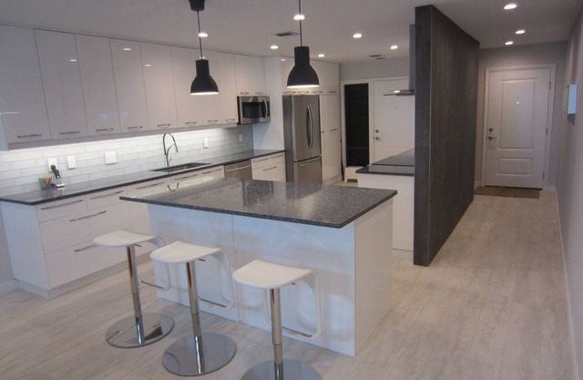 Condo de luxe moderne 2BR / 2BA Beach Front. Séjour minimum de 60 jours.