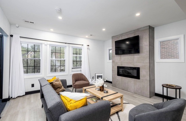 Modern Luxury Getaway Near Downtown