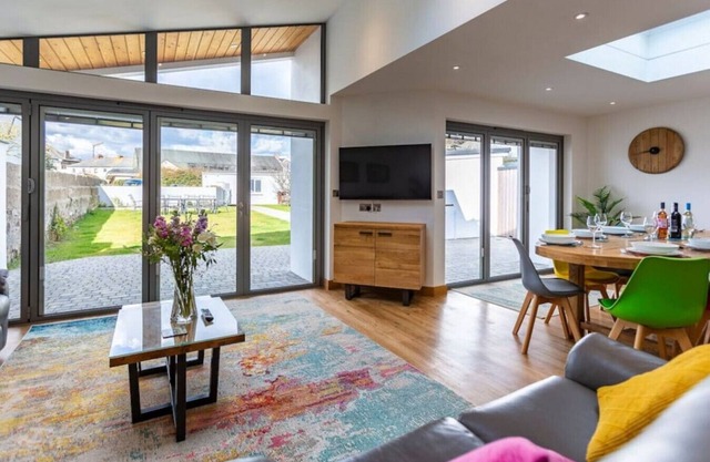 Modern, luxury and spacious - A great place for family and friends to relax!