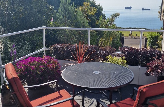 Cosy, Contemporary Apartment - Bayfront, Parking, Sea View Terrace, EV Point
