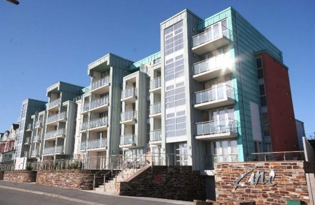 EMPLACEMENT 4 min à pied de la plage de Fistral Appartement de luxe moderne avec vue sur la mer.