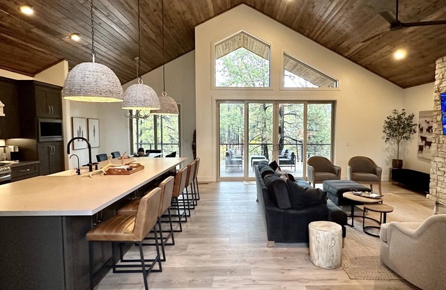 Modern Luxury Cabin in the Pines