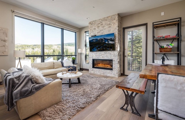 Modern Luxury Condo 3bed/2bath Ski In/Ski Out - Great for Families