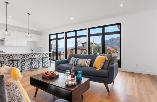 Modern luxury family bungalow with direct access to Skaha Lake in Kaleden.