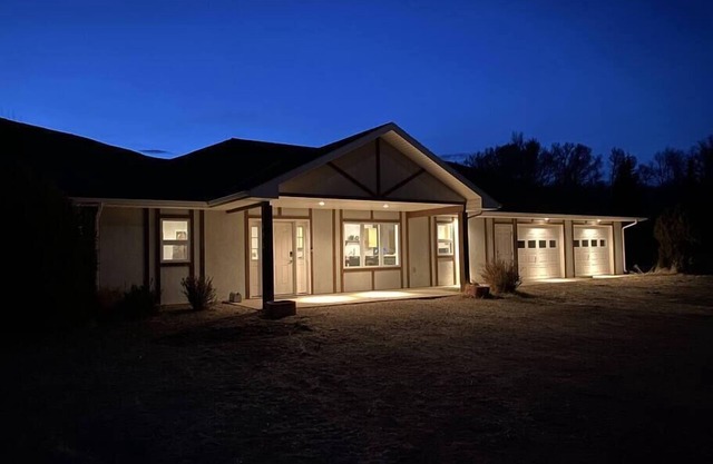 Modern Luxury Home on the River w/ 3 Bedrooms