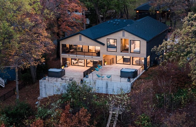 Modern Luxury Lakefront w/ Hot Tub, Unbelievable Views!
