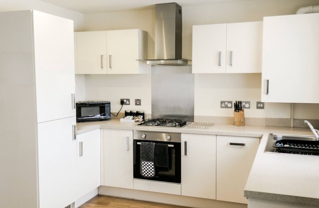 Grand appartement moderne de luxe avec 2 chambres et parking privé gratuit