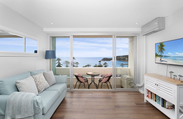 Modern Manly Apartment with Stunning Views, Pool