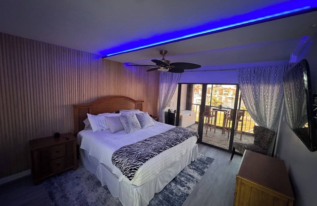 Modern Marina View, Steps from Restaurant in Burnt Store Marina Gated Community