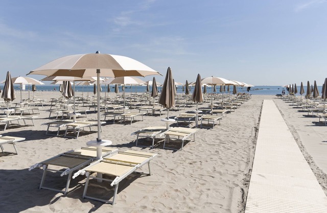 Modern mobile home in Marina 3 campings included, 3 bedrooms, 2 bathrooms, beach