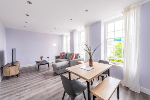 Modern Morris Mews - High Spec - 7 Guests