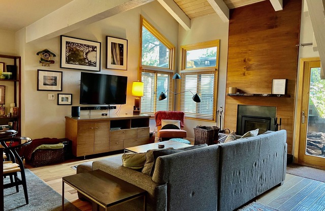 Modern Mountain Get-Away-Wildflower 1 BR + Loft / 2 BA Condo
