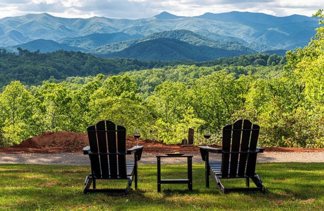 Ridgeline Retreat by Carolina Mornings | AMAZING Views, Hot Tub+Biltmore Pass