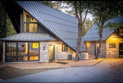 Modern Mountain Luxury Soak, Stay, & Be Spoiled