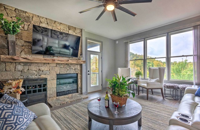 Modern Mountain-View Smokies Retreat w/ Balcony