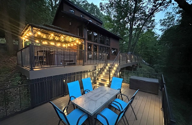 Modern Mountainside Retreat w/Hot Tub, WiFi, Kitchen & Scenic Views