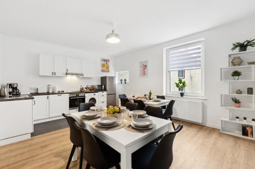 Modern-Netflix-Messe-Veltins Arena-Free Parking