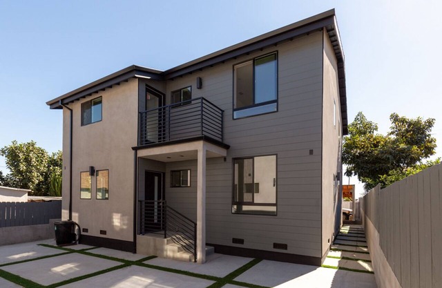 Modern new-built home next to Downtown Los Angeles and Art's district!