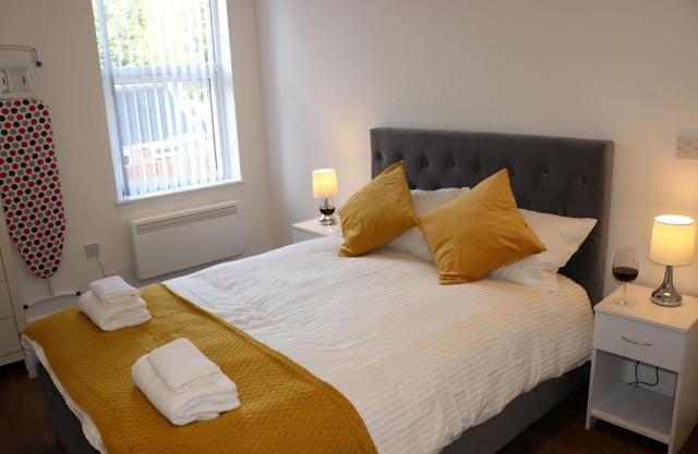 Modern Newgate Apartments - Convenient Location, Close to All Local Amenities