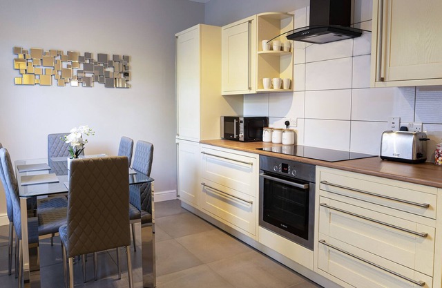 Modern Newly Refurbished 3 Bedroom House