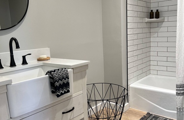 Modern newly remodeled Studio Apartment in East Jackson