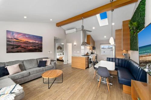 Modern Newly Renovated 2BR Apt in Heart of Ocean Beach