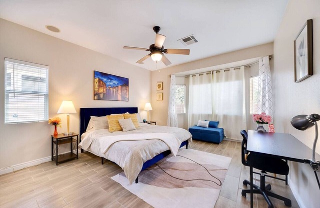 Charming 3-Bedroom Oasis: Games, BBQ & Family Fun - 7 bed: Sleep 11