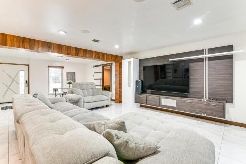 Modern Oasis with Outdoor Lounge in Houston!