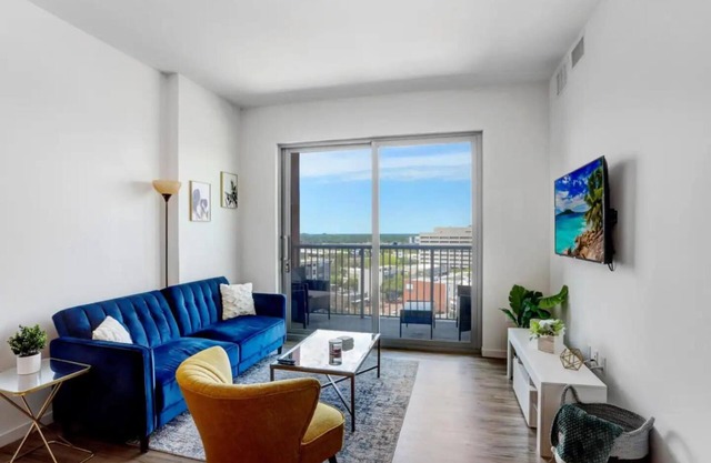 Modern One-Bed High-Rise Oasis in Downtown Tampa