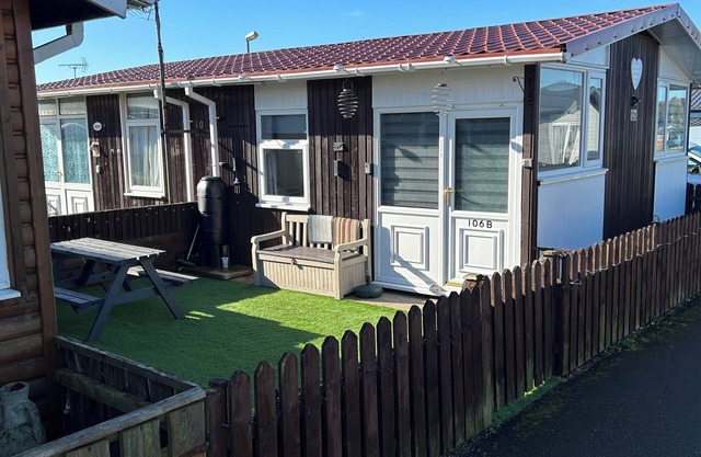 Modern One Bedroom Chalet with Central Heating