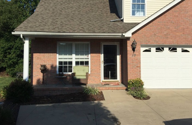 Maison de ville moderne à plan d'étage ouvert pratique pour les événements à Bristol Motor Speedway