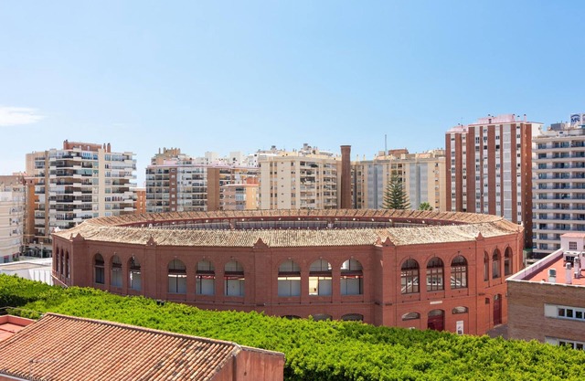 Moderne et lumineux penthouse avec solarium privé à 100m de la plage et proche centre historique