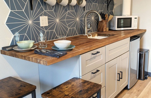 Modern, pet-friendly, private - with free EV charger level 2