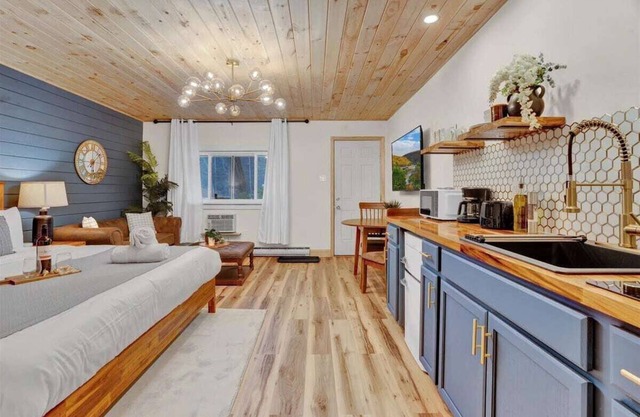 Modern Pocono Charmer | Firepits | Pet-Friendly