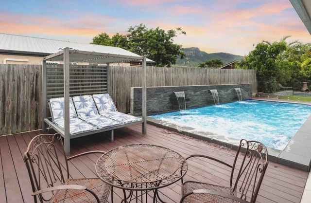 Modern quality with huge pool & golf green!