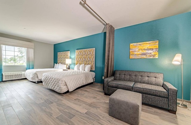Modern Queen ADA Hotel Suite