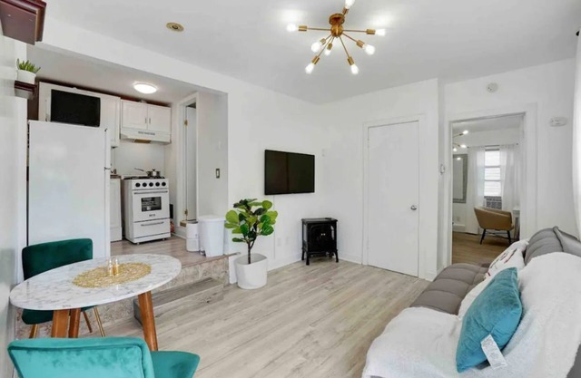 Modern, Quiet Apt 30 min to NYC with Workspace, Private Patio & Parking.