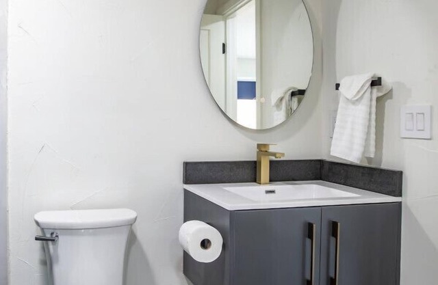 Modern Renovated 1BR