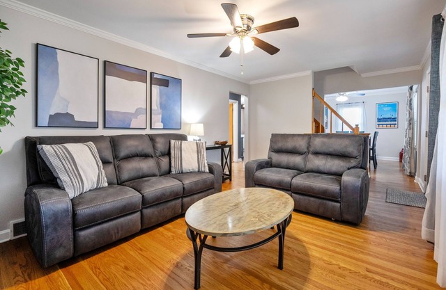 NOUVELLE LISTE! Belle maison située au centre de tout Louisville! 10 personnes!