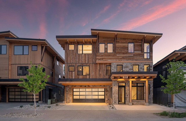 Modern Riverfront Retreat with Views | Riverlight Lodge